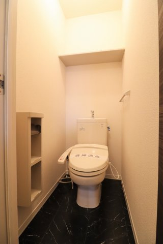 ロイヤルヴィレッジのトイレ|現況と異なる場合がございます。