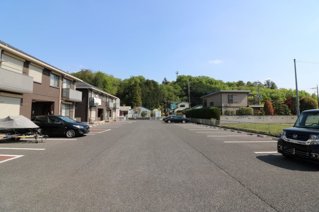 ロイヤルヴィレッジの駐車場
