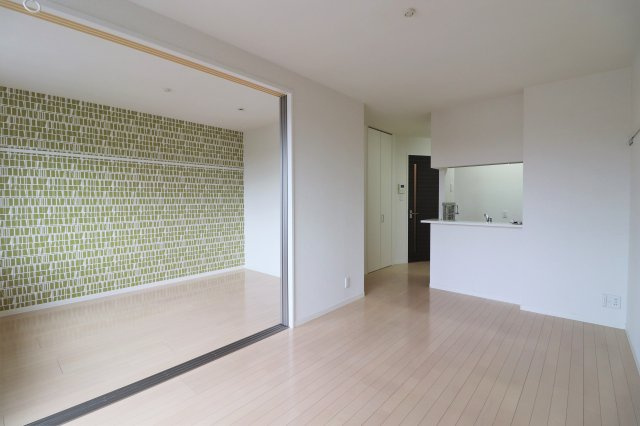 ロイヤルヴィレッジの居間・リビング|現況と異なる場合がございます。