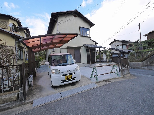 朝日町２丁目戸建の駐車場