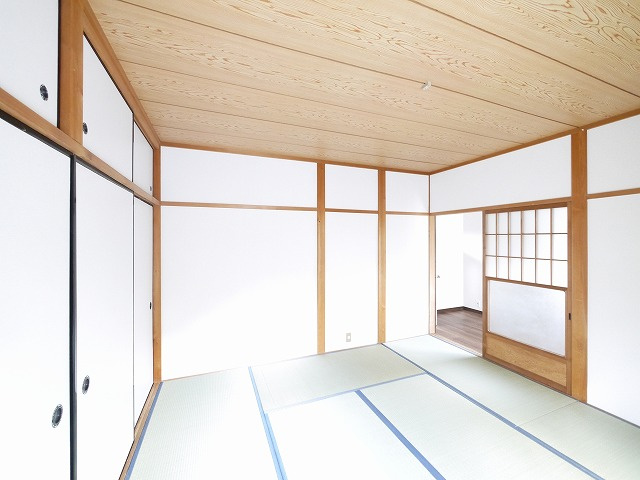 朝日町２丁目戸建の居間・リビング