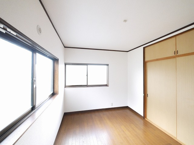 朝日町２丁目戸建の玄関