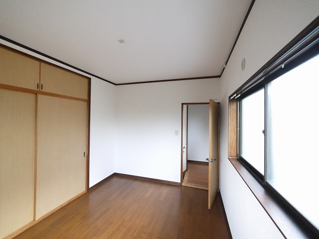 朝日町２丁目戸建の洋室