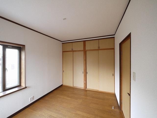 朝日町２丁目戸建の洋室