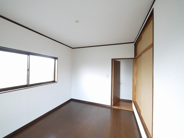 朝日町２丁目戸建の洋室