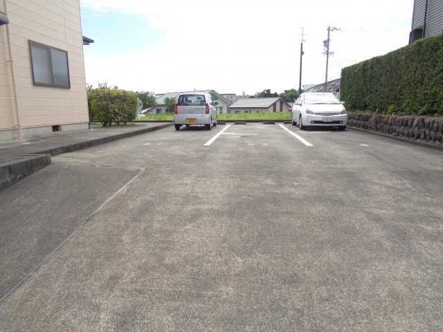 テラス土屋の駐車場