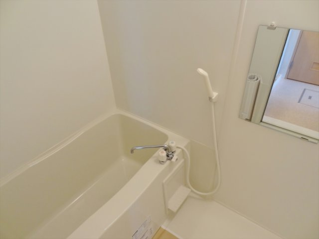 アザレアコートアミカ　A棟の浴室