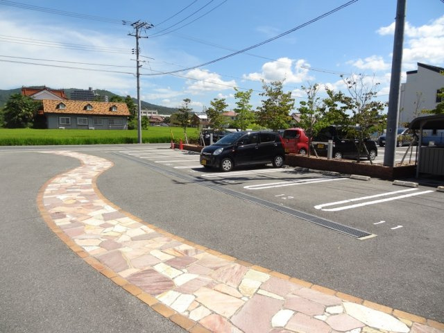 アザレアコートアミカ　A棟の駐車場