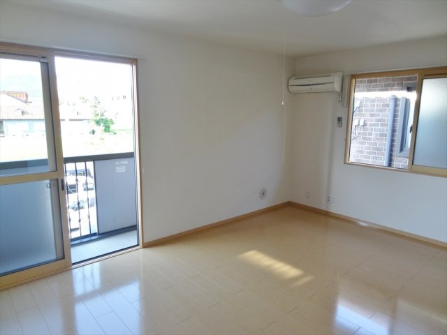 アザレアコートアミカ　A棟の居間・リビング