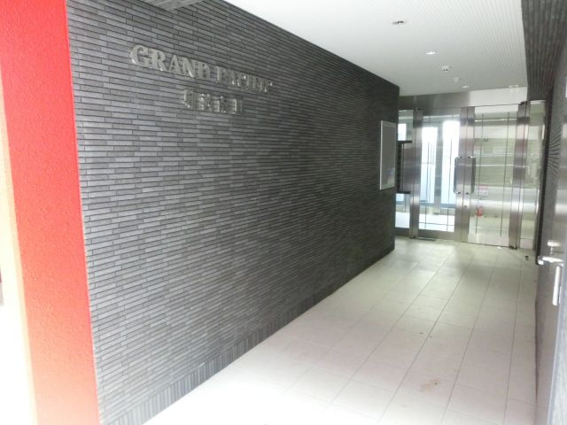 グランパシフィック難波南Ⅱのエントランス