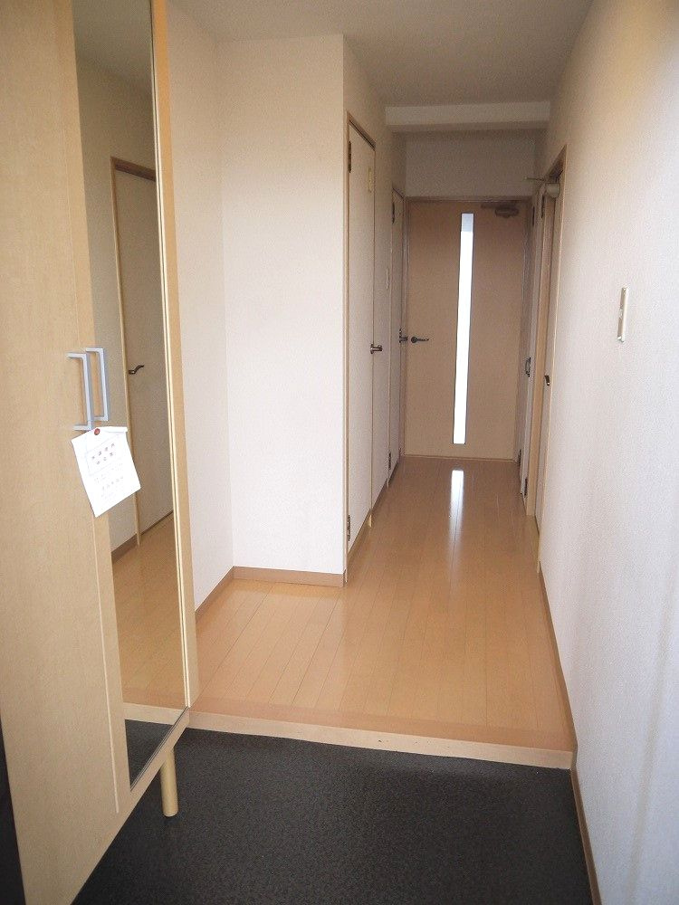 シャトーカワイの玄関