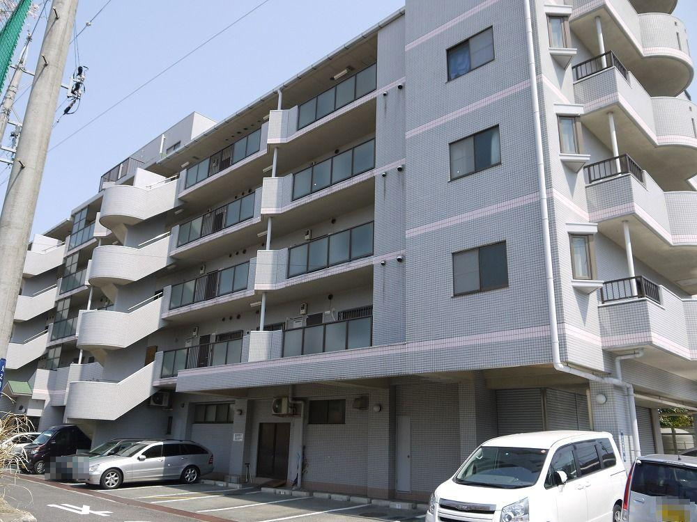 シャトーカワイの外観