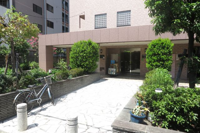 リアライズ花園町のエントランス