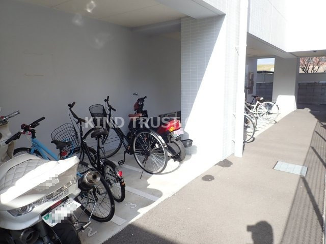 Lega梅北のその他共用部分|屋根付き駐輪場です