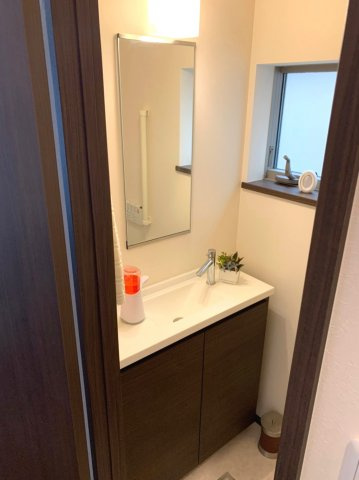 岸和田市下池田町　中古戸建のトイレ|1階レストルーム内の手洗い器