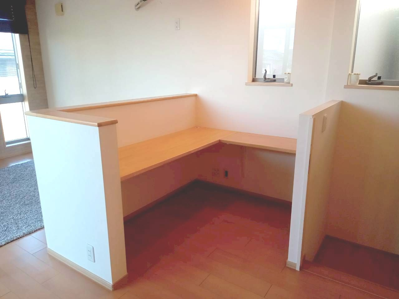 岸和田市下池田町　中古戸建の居間・リビング|2階リビングのワークスペース　お子様の宿題スペースとしても〇