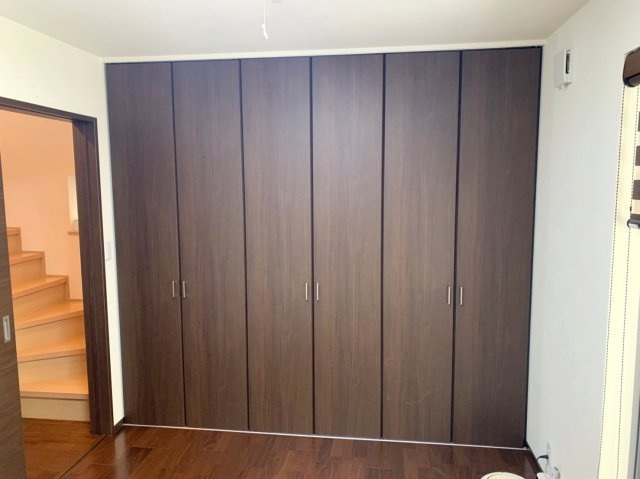 岸和田市下池田町　中古戸建の洋室|1階　6帖洋室　クローゼット