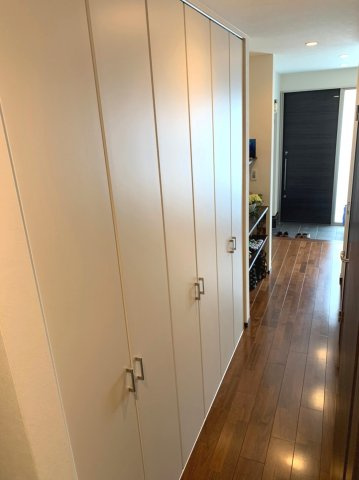 岸和田市下池田町　中古戸建の収納|1階通廊部分の収納スペース