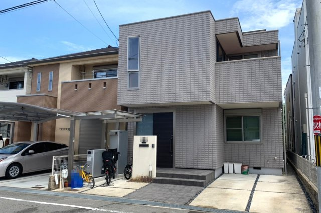 岸和田市下池田町　中古戸建の駐車場|駐車場＋サイクルポート付き駐輪スペースあり