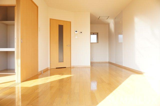 熊本市北区武蔵ケ丘９丁目のアパートの居間・リビング