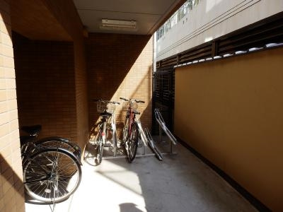 雅綾小路の駐車場|駐輪スペース