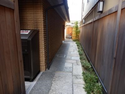 雅綾小路のエントランス|エントランスへ