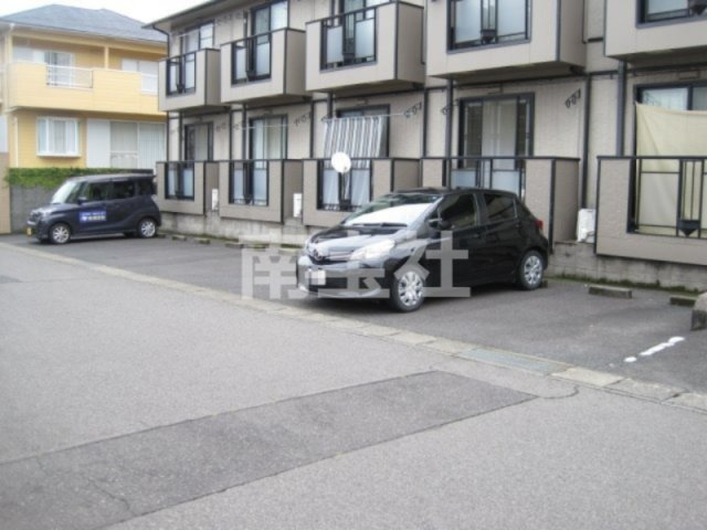 【駐車場】 | 停めやすい平面駐車場です