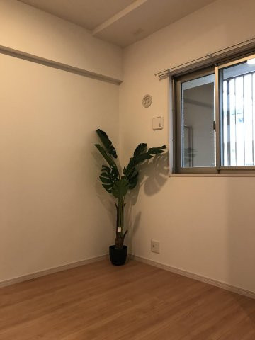 【洋室】 | メゾン・ド・ボヌール | [専用部・室内写真]※写真は106号の反転タイプの物になります。