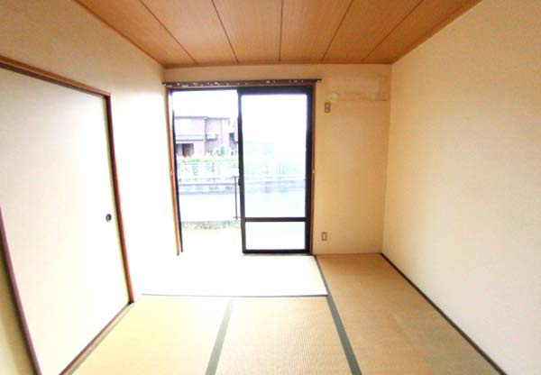 泉北郡忠岡町忠岡北１丁目のハイツの和室|畳の上でゆっくりとくつろげる和室です