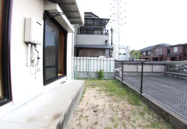 泉北郡忠岡町忠岡北１丁目のハイツの庭|簡単な家庭菜園も楽しめるお庭です