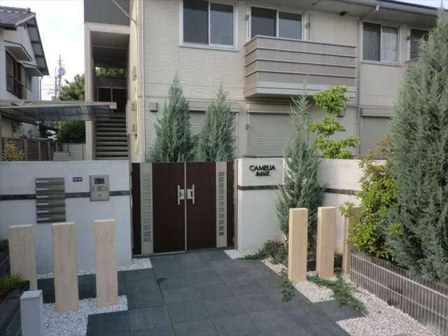 箕面市半町３丁目のアパートの外観
