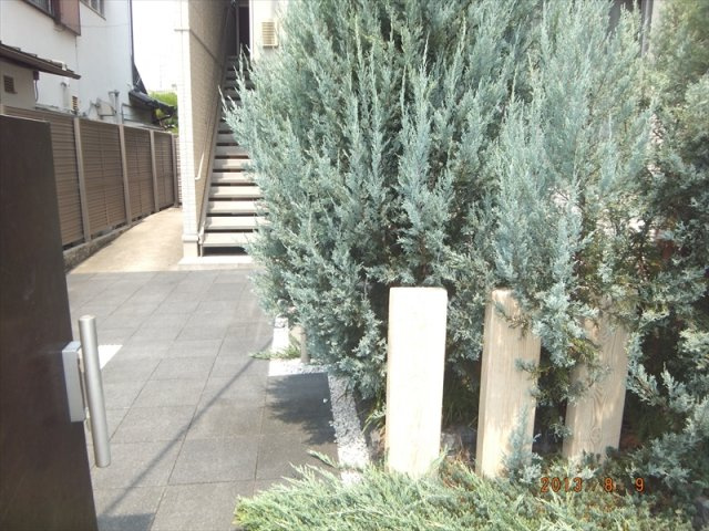 箕面市半町３丁目のアパートの外観