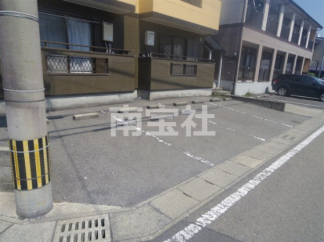 【駐車場】
