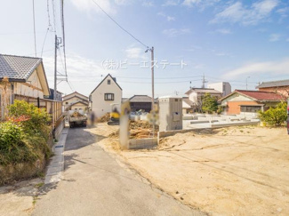 【前面道路含む現地写真】