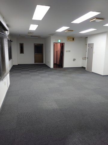 山口ビルのロビー