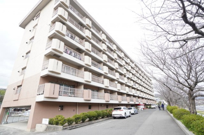 【外観】 | ルネ広島 | 【資料には掲載していない情報】
物件の陽当りや通風・仕様設備やお部屋の大きさの比較、
近隣・周辺環境や街並みなど、資料には掲載していない情報が
現地にはたくさんあります。是非ご確認ください。