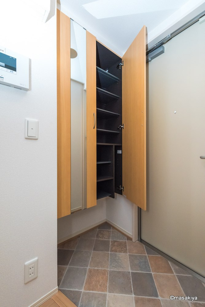 ベラ・ルーチェの玄関|下駄箱