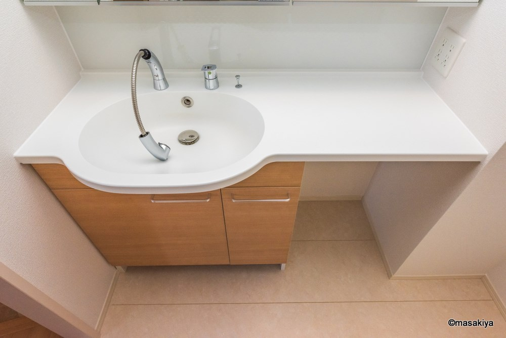 ベラ・ルーチェの洗面所|洗面・脱衣　シャンプードレッサー付き