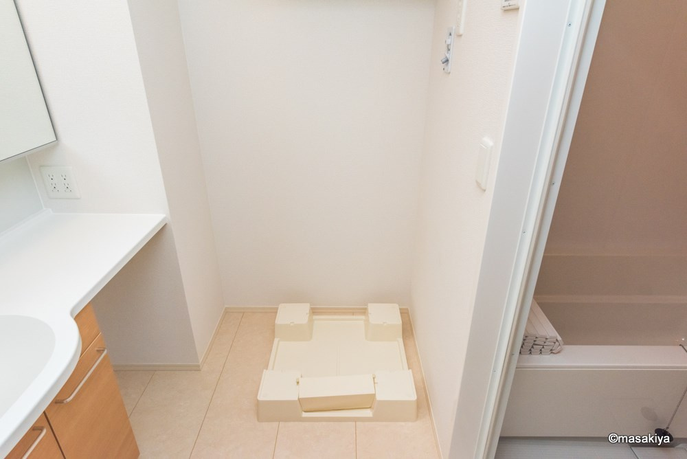 ベラ・ルーチェの洗面所|室内洗濯機置き場