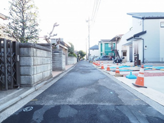 【前面道路含む現地写真】
