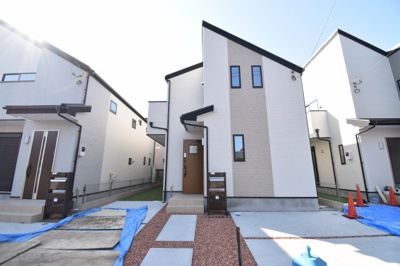 【駐車場】 | 武蔵野市境南町20-1期　2号棟 | 玄関横の駐車スペースは買い物帰りで荷物が多くても楽ですね。前面道路も広いので車庫入れもしやすいです。