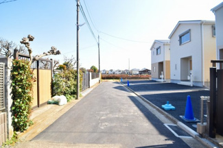 【前面道路含む現地写真】 | 現地見学や資料請求などお気軽にお問合せ下さい。
周辺環境とあわせて現地もご案内致します。