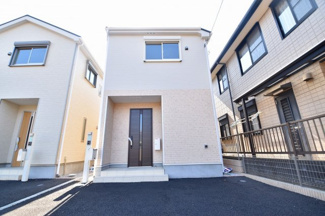 【外観】 | 駐車スペース２台分のゆとりある敷地。