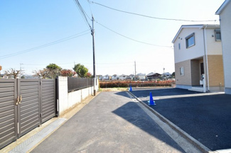 【前面道路含む現地写真】 | 現地見学や資料請求などお気軽にお問合せ下さい。
周辺環境とあわせて現地もご案内致します。