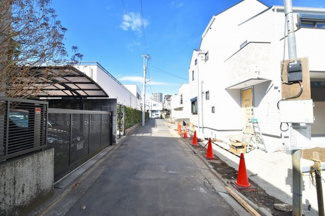 【前面道路含む現地写真】 | 現地見学や資料請求などお気軽にお問合わせ下さい
周辺環境とあわせて現地ご案内致します。
