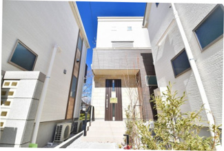 【外観】 | 白をベースとしたシンプルで素敵なデザインの新築物件