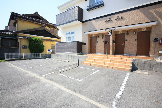 オーシャンプレジオの駐車場