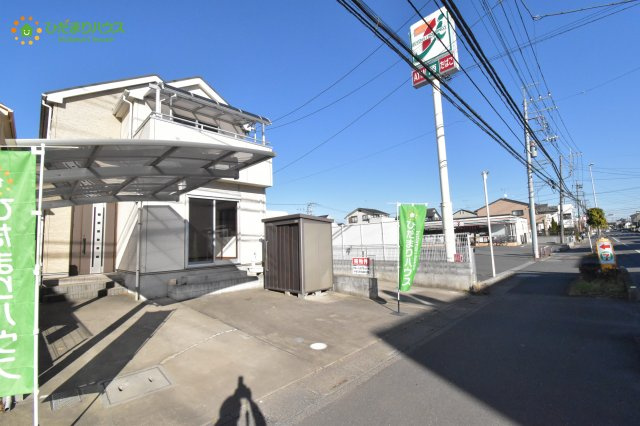 伊奈町栄6丁目　中古一戸建ての前面道路含む現地写真|小学校も至近にあるのでお子様の通学も安心ですね☆