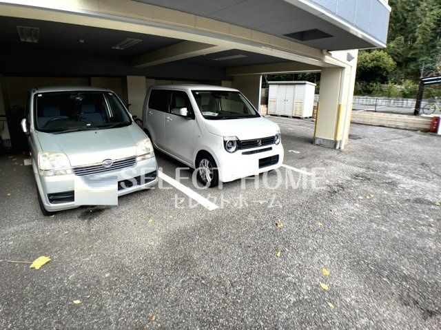 【駐車場】 | ＴＷＩＮ　ＢＵＩＬＤ | カースペースがあります