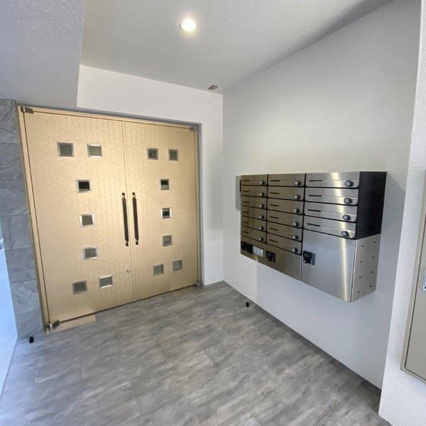 ONLYONE川西藤ノ木のエントランス